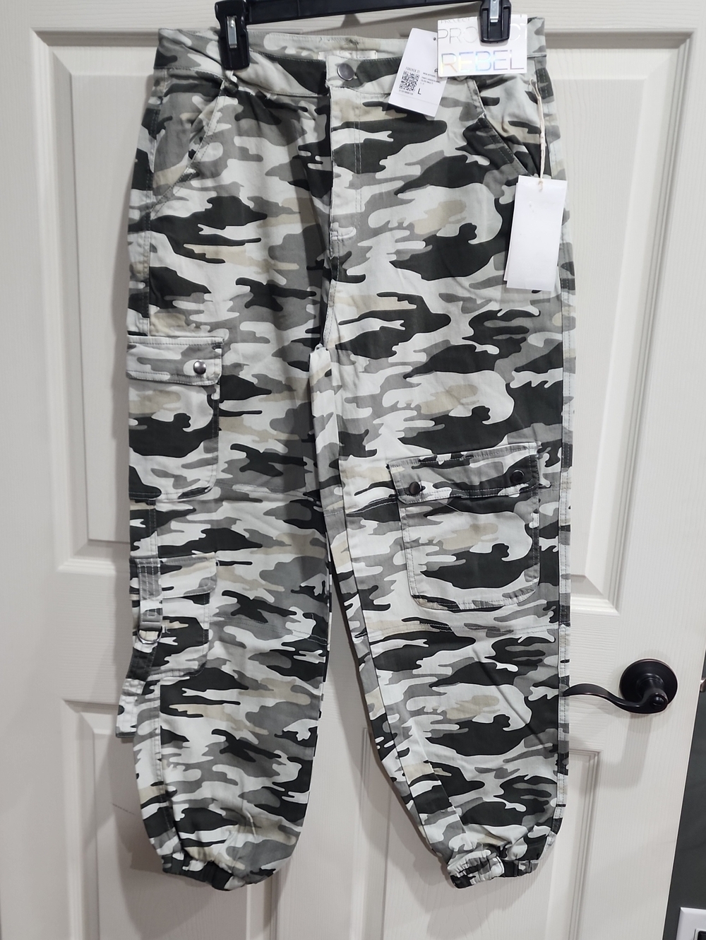 Forever 21 Men's Gray Olive Camo Cargo Pants